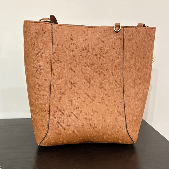 Calvin Klein Tan Signature Tote - Picture 1 of 4